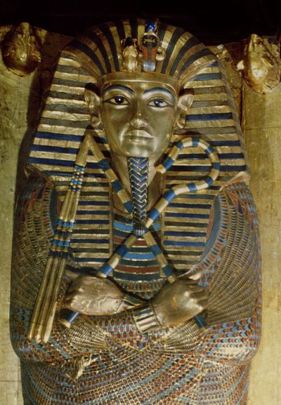 Innerster Sarg von Tutanchamun, aus dem Grab von Tutanchamun (ca. 1370-1352 v. Chr.) Neues Reich (Blattgold, Lapislazuli und andere Halbedelsteine) (Detail) von Egyptian 18th Dynasty